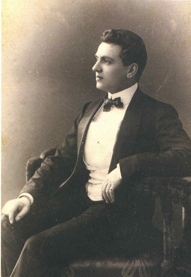 Ernest Beaux 的完整历史肖像,摄于 1917—1921 年间
